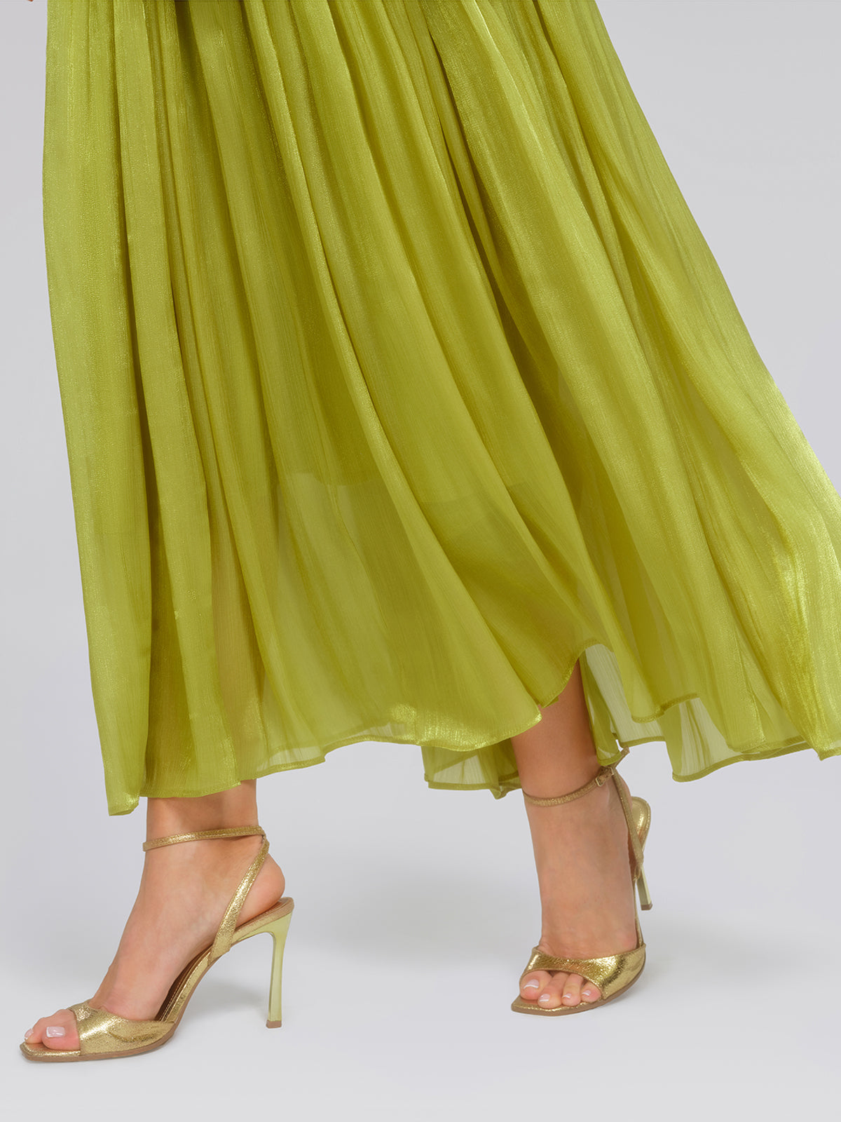 Elegant Balloon-Sleeve Maxi Dress