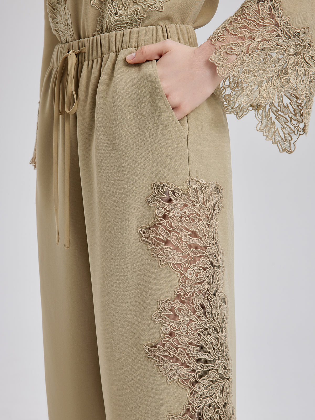 Final Sale | Elegant Lace-Trim Cropped Pants
