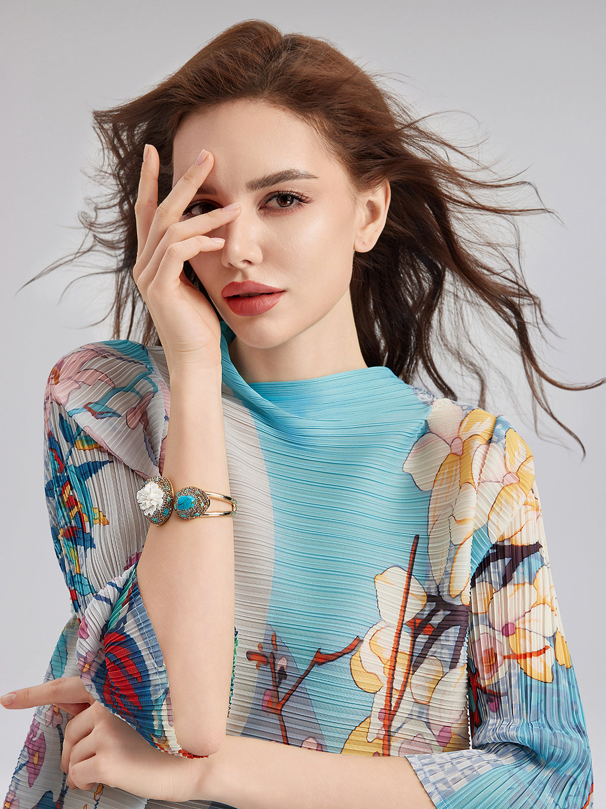 Luxurious Gold-Tone Turquoise Inlay Cuff