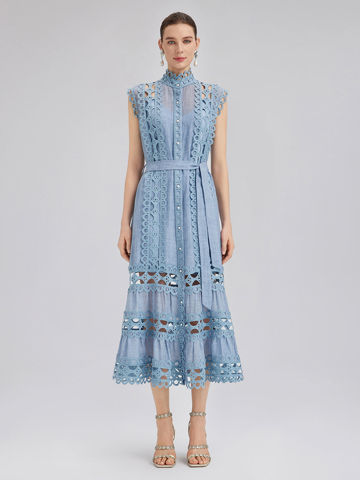 Lightweight clothing piece with relaxed silhouette