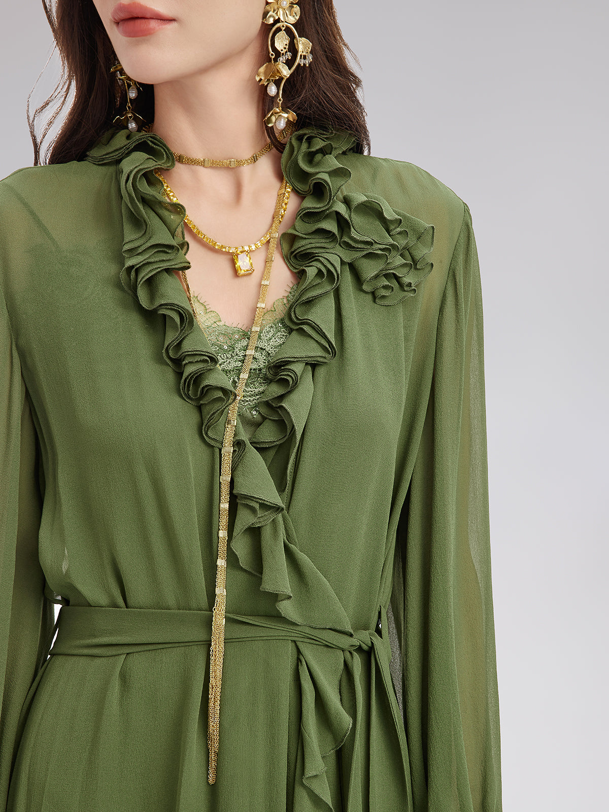 Lightweight wardrobe essential with simple and natural design