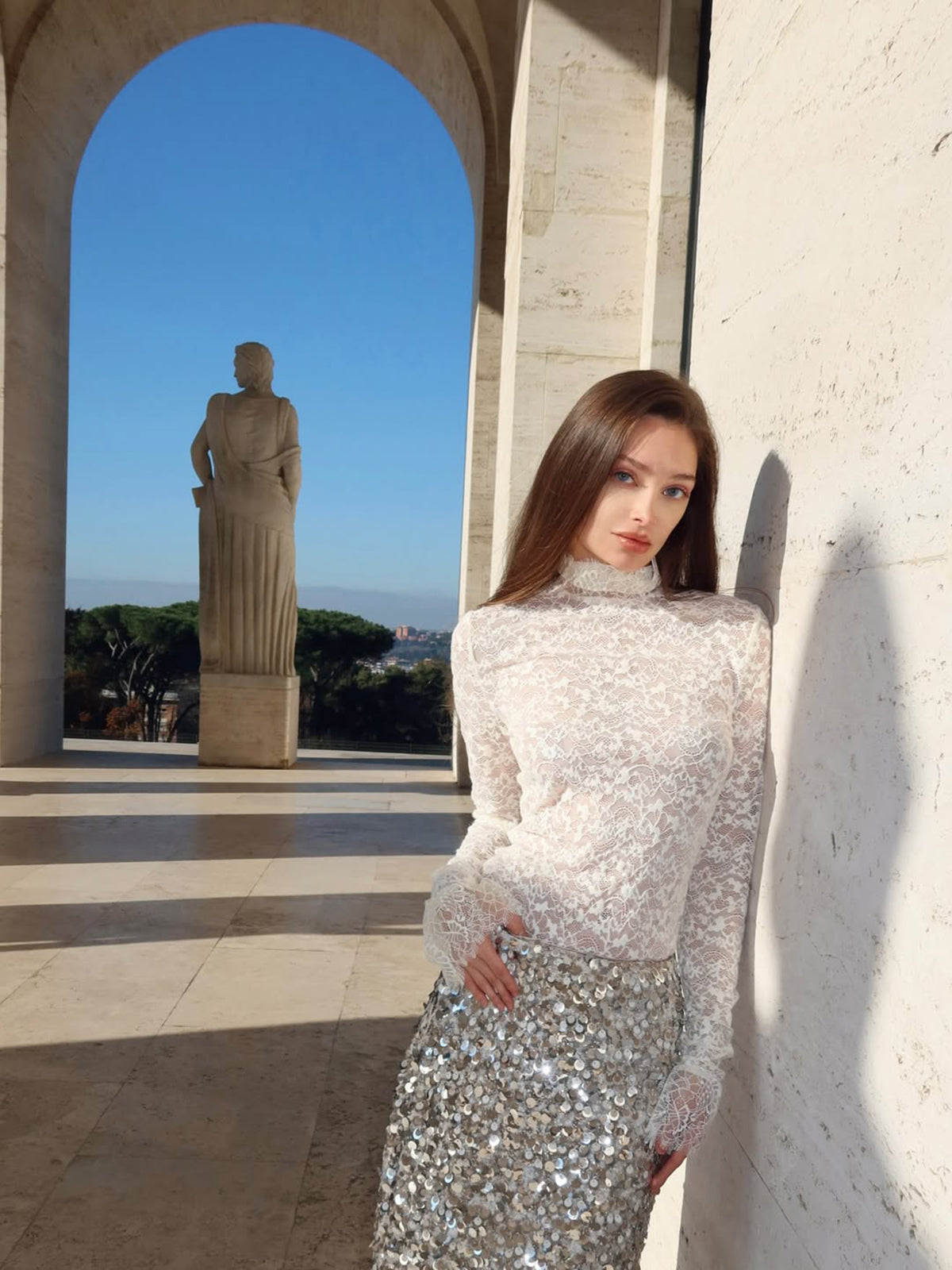 Fashion image with relaxed styling and natural composition