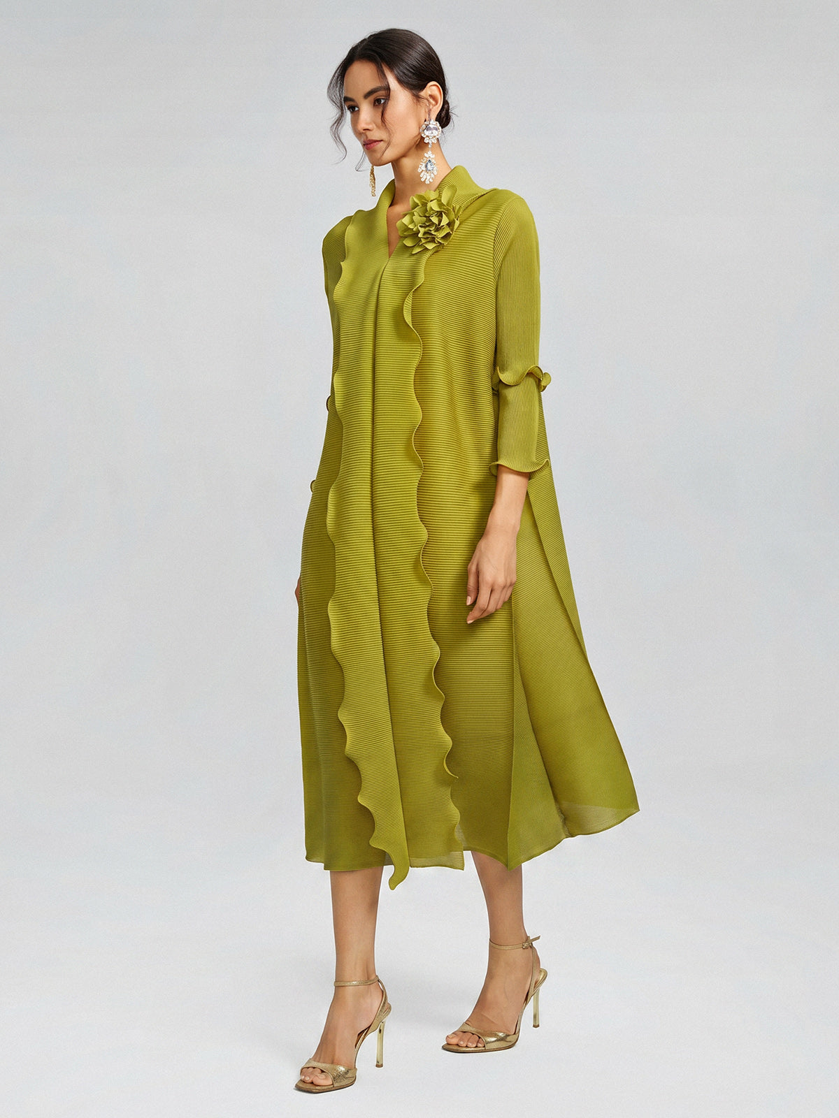 Ruffle Pleated Floral Brooch 3/4-Sleeve Gown