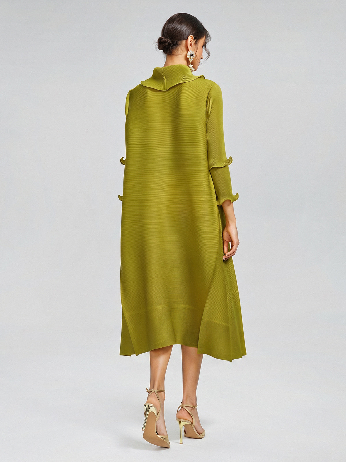 Ruffle Pleated Floral Brooch 3/4-Sleeve Gown