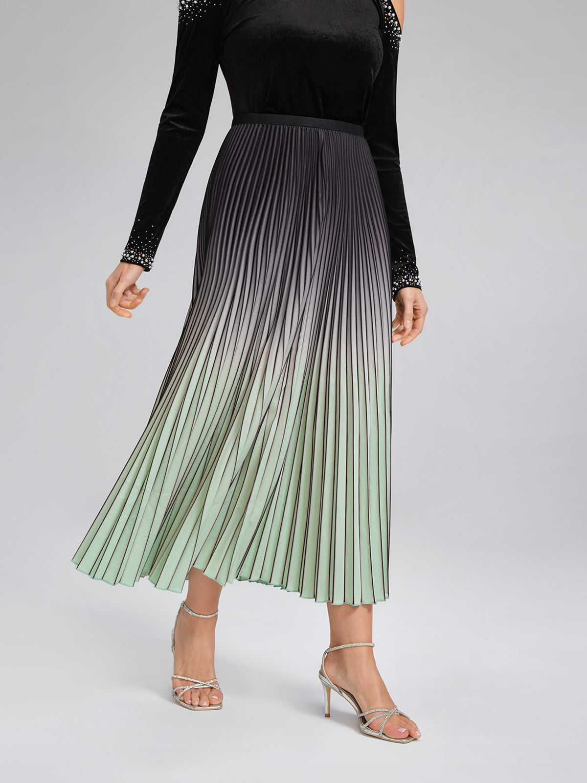 Gradient Sculpted Pleated Skirt