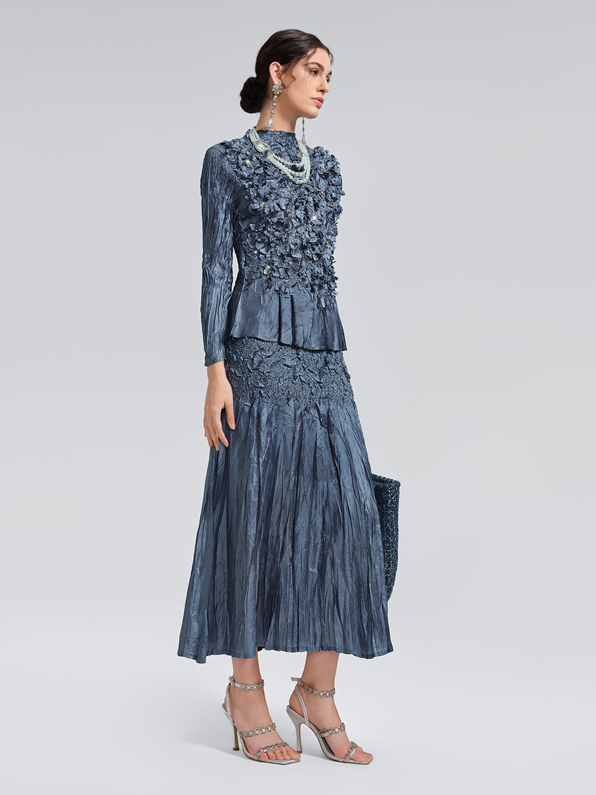 Embroidered lace dress with elegant finish