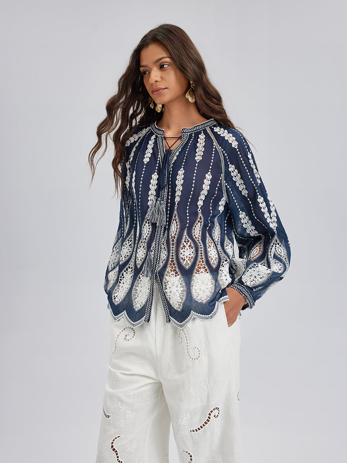 Lightweight garment with simple structure and soft fabric