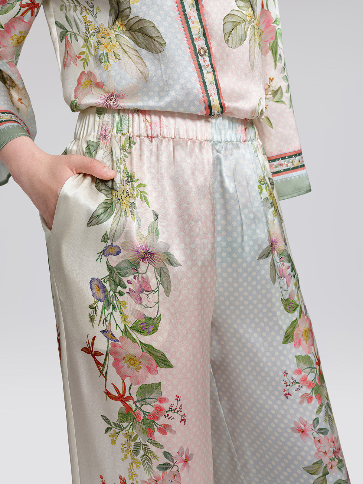 100% Silk Vintage Print Elastic Waist Cropped Wide-Leg Pants