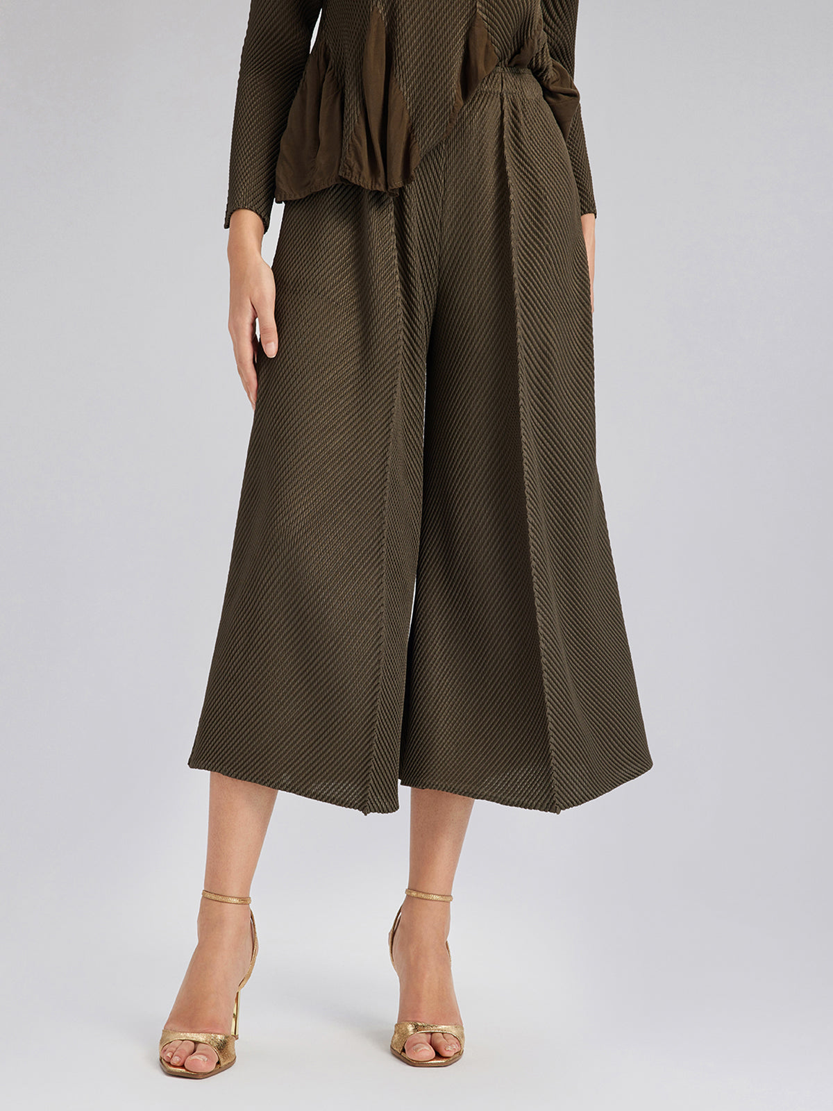 Pleated-Texture Elastic-Waist Wide-Leg Pants