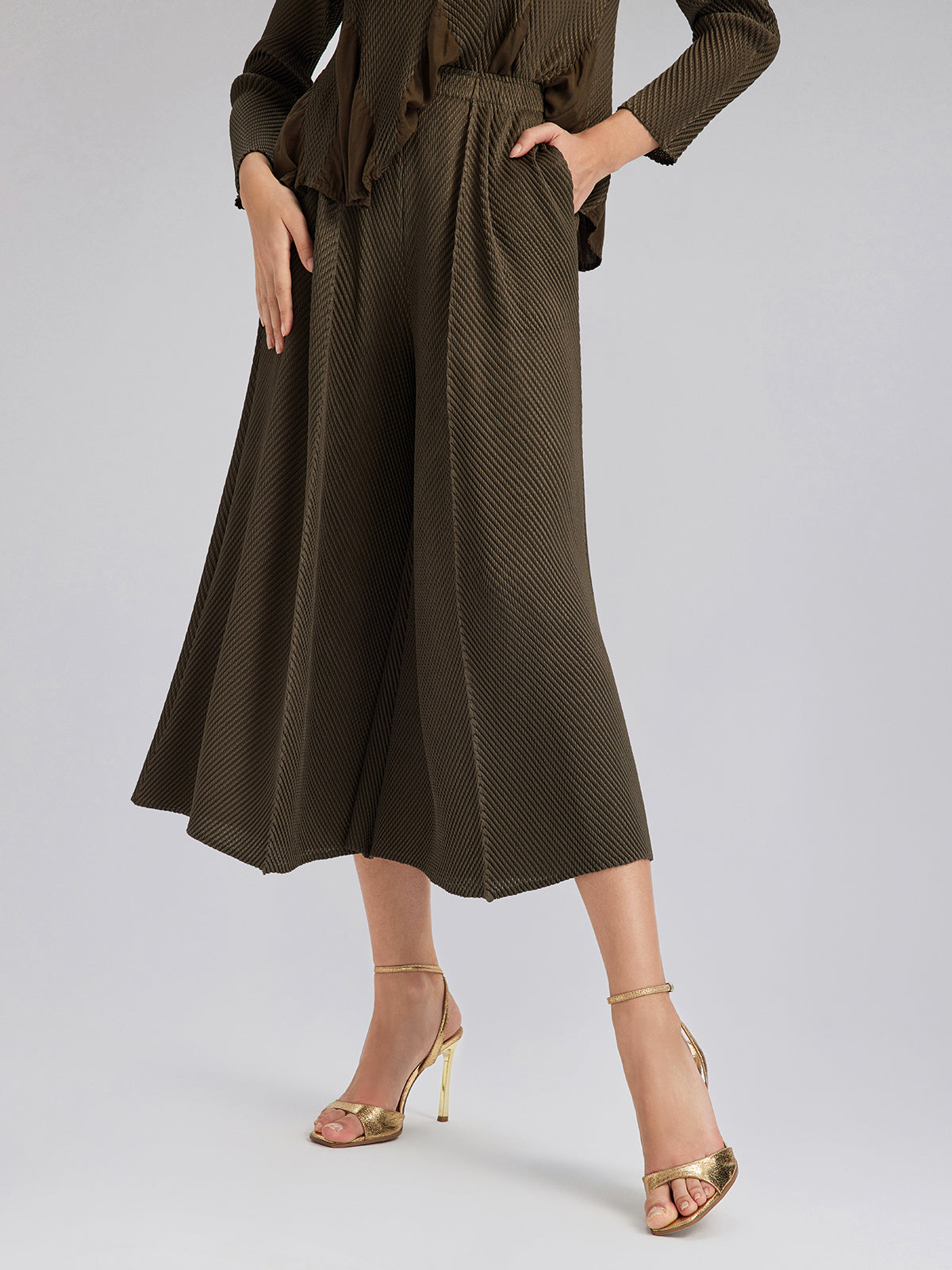 Pleated-Texture Elastic-Waist Wide-Leg Pants