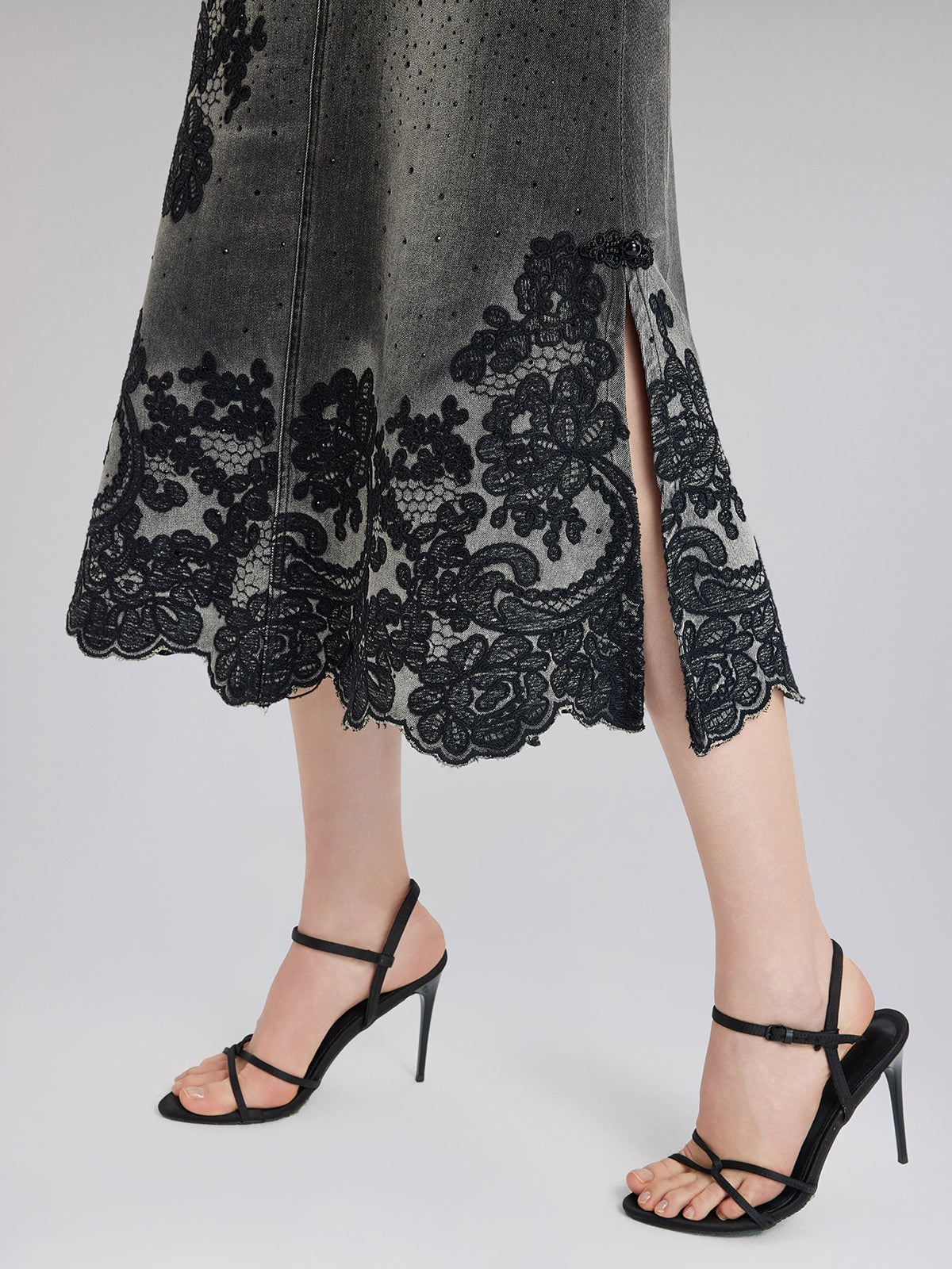 New Embroidered Rhinestone Denim Skirt