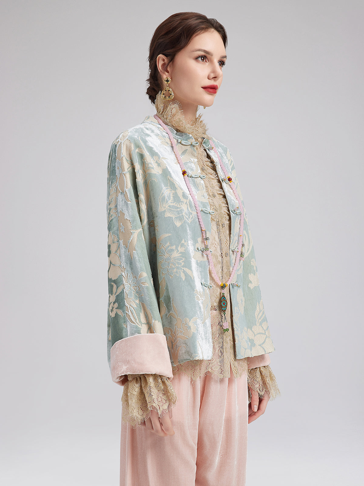 Neo Chinese Style Velvet Floral Jacket（Includes Necklace）