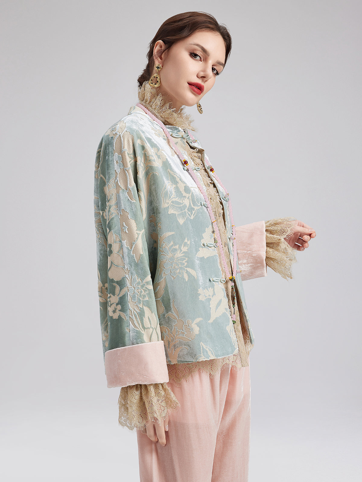 Neo Chinese Style Velvet Floral Jacket（Includes Necklace）