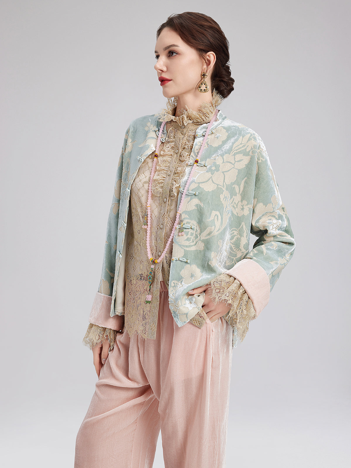 Neo Chinese Style Velvet Floral Jacket（Includes Necklace）