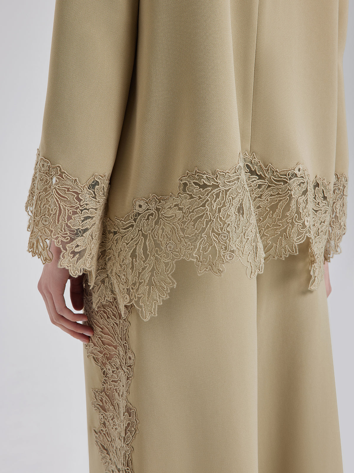 Final Sale | Lace-Trim Flare Sleeve Blouse