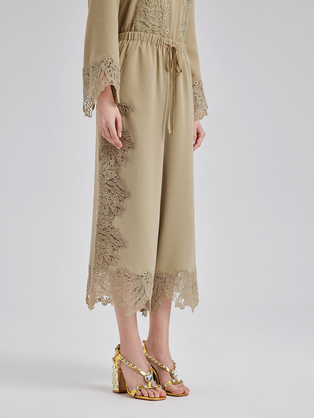 Final Sale | Elegant Lace-Trim Cropped Pants