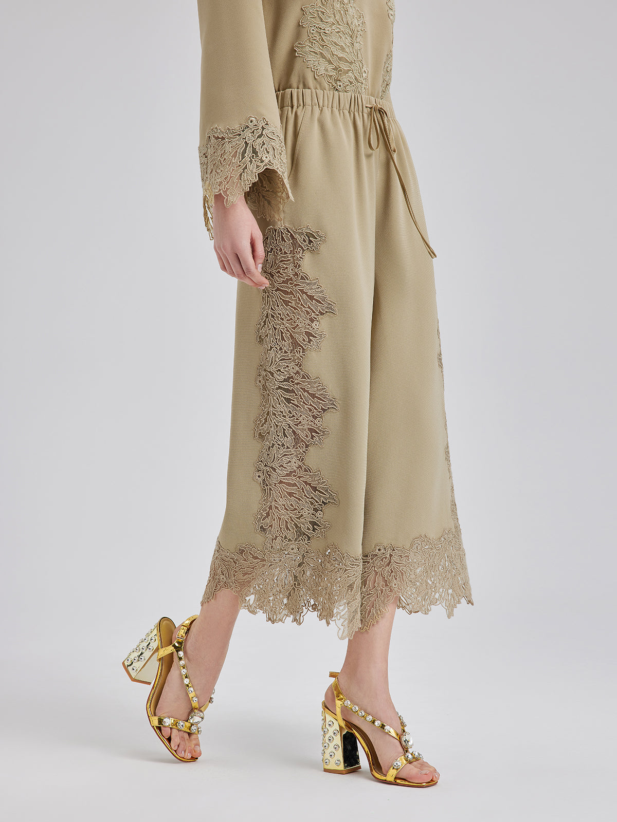 Final Sale | Elegant Lace-Trim Cropped Pants