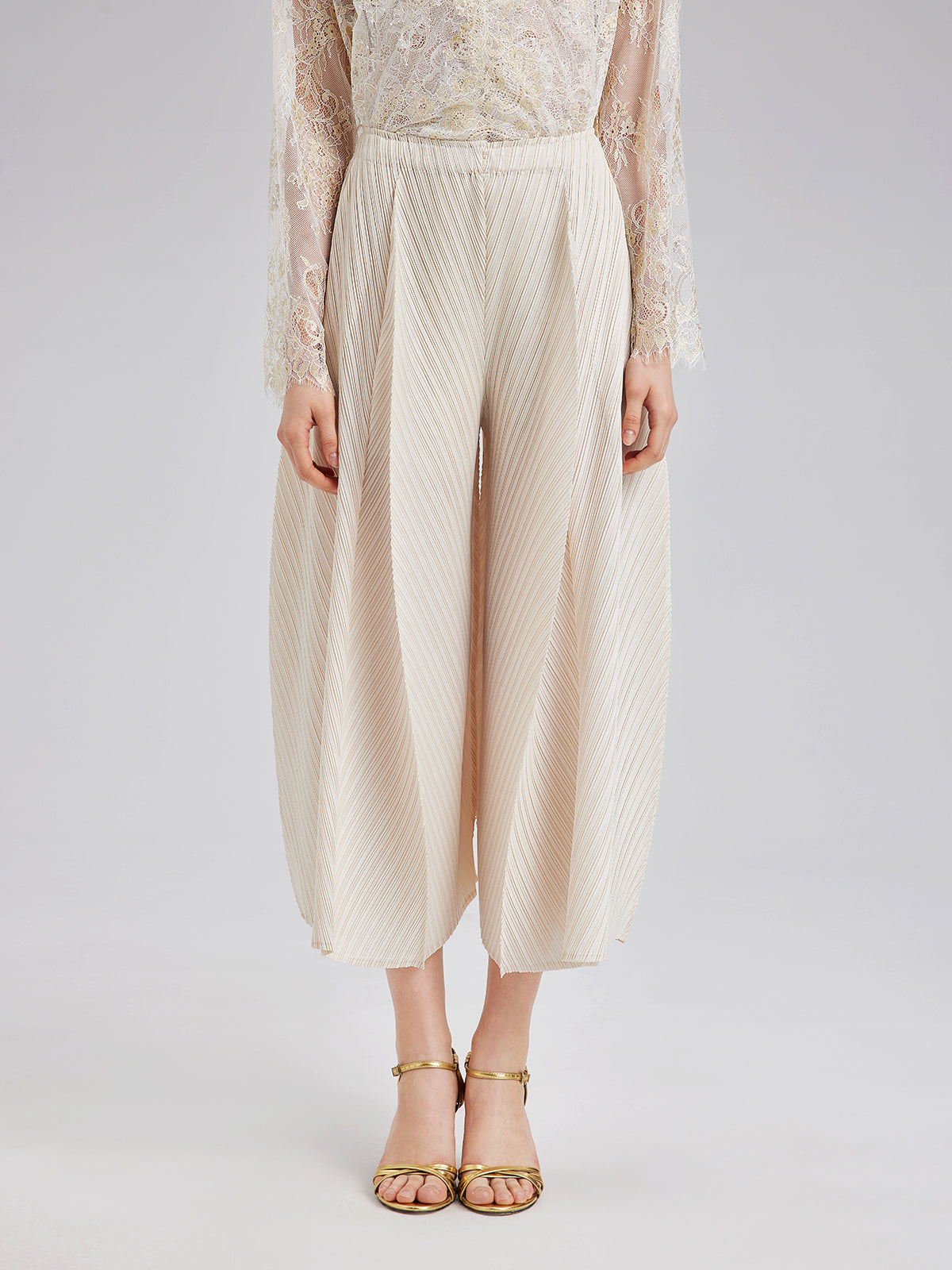 Sculpted Pleated Wide-Leg Pants