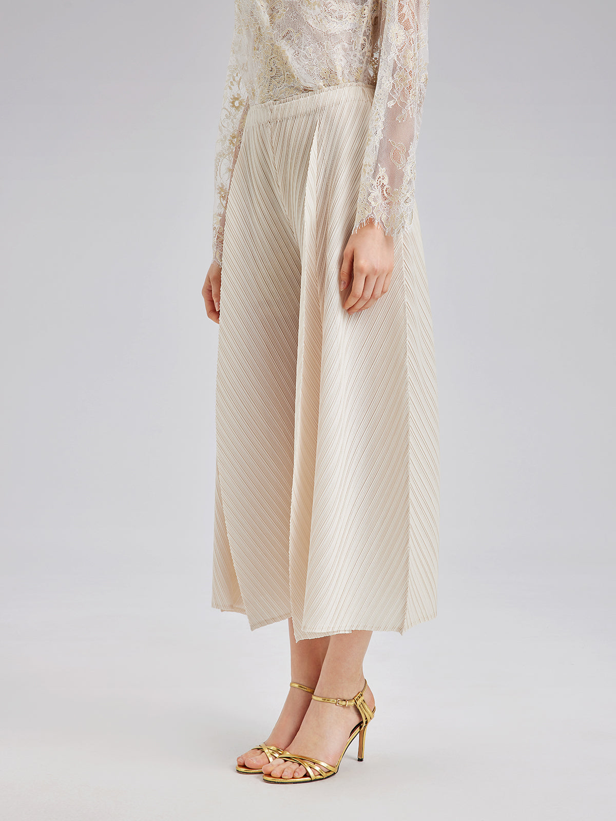 Sculpted Pleated Wide-Leg Pants