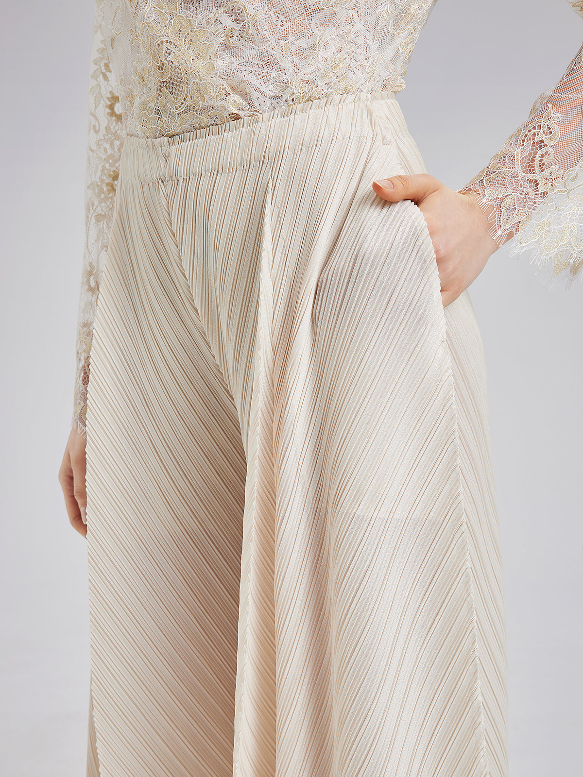 Sculpted Pleated Wide-Leg Pants