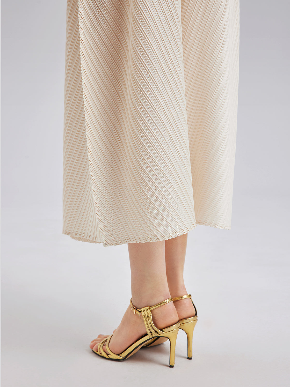 Sculpted Pleated Wide-Leg Pants