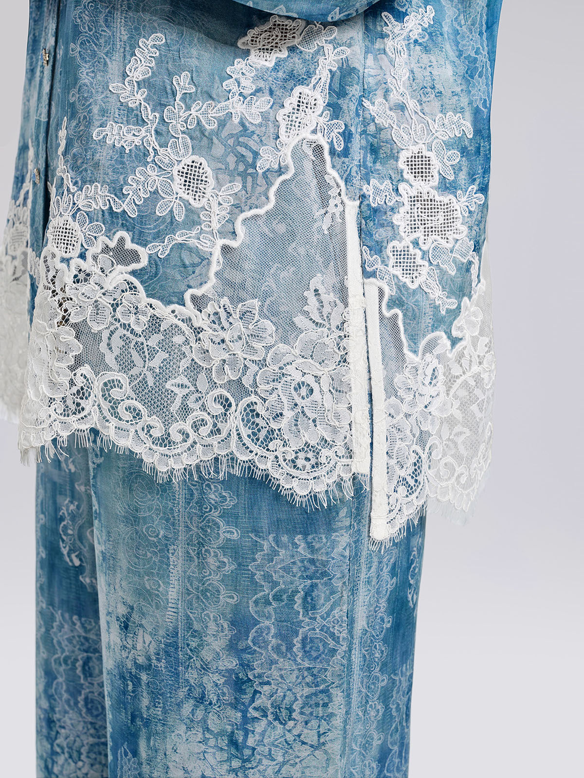 Tencel Embroidery Lace-Panel Shirt (Detachable Floral Included)