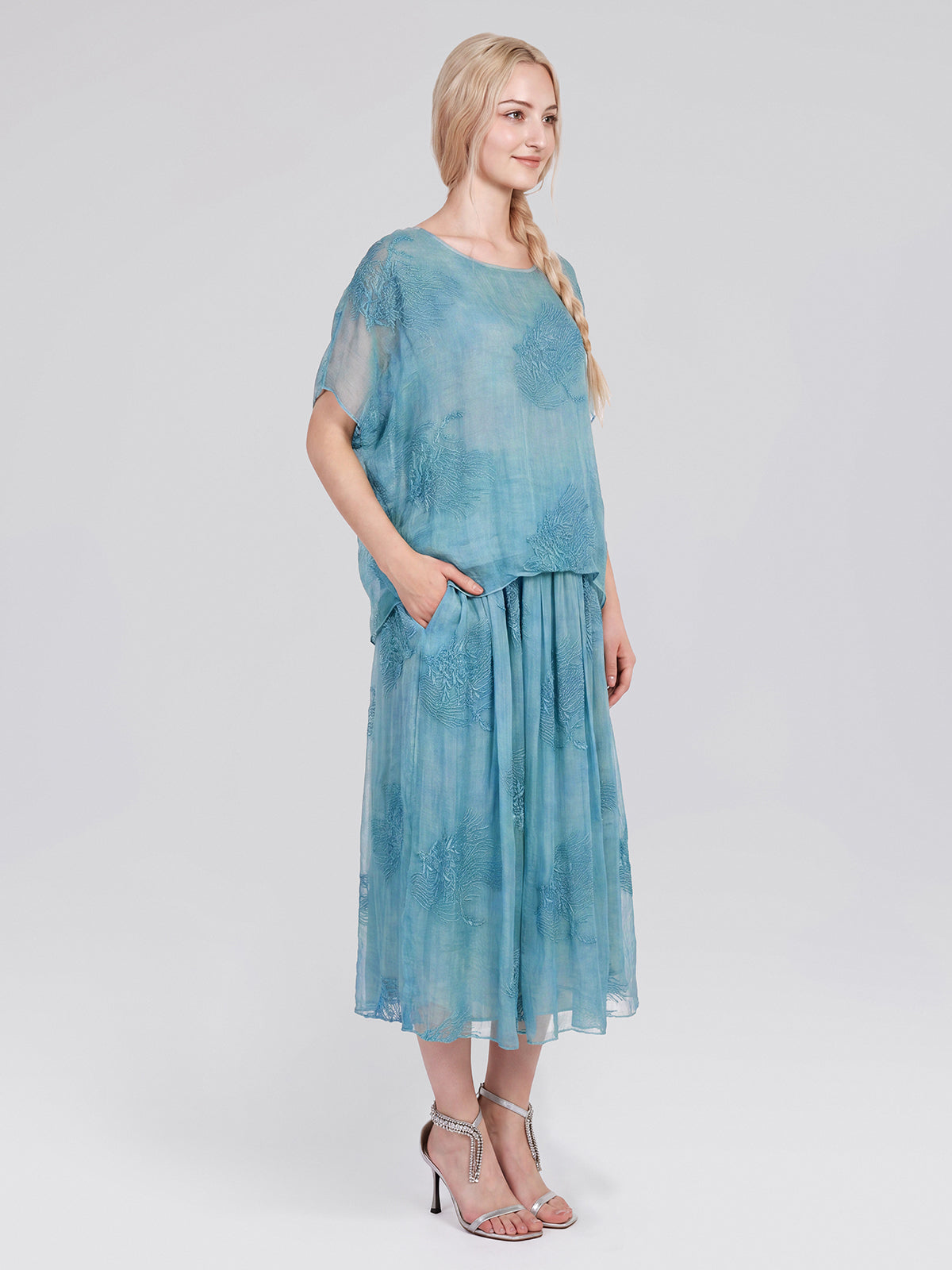 Color-Dyed Silk Floral Embroidered Set
