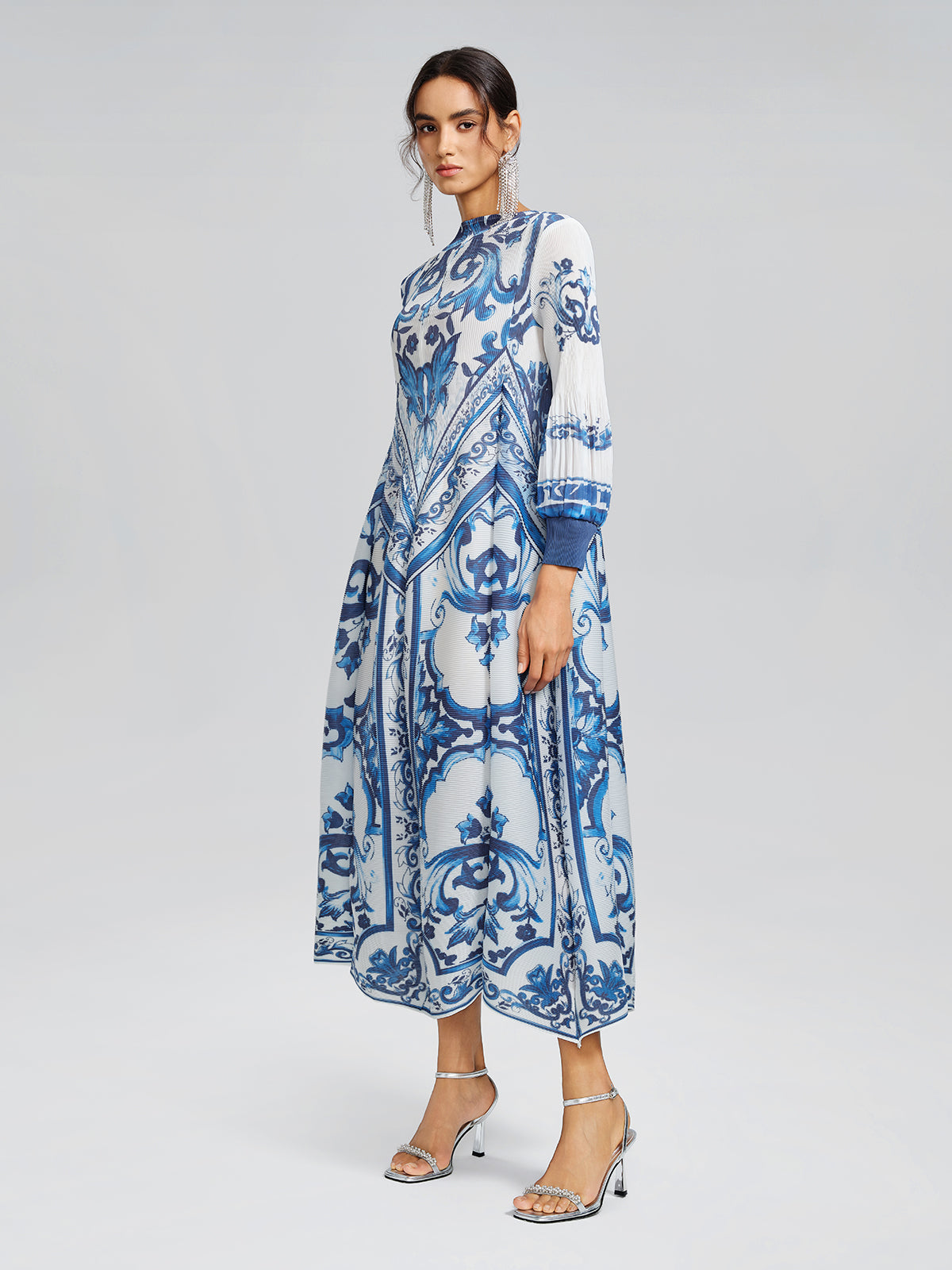 Porcelain-Inspired Pleated Pattern Maxi Dress
