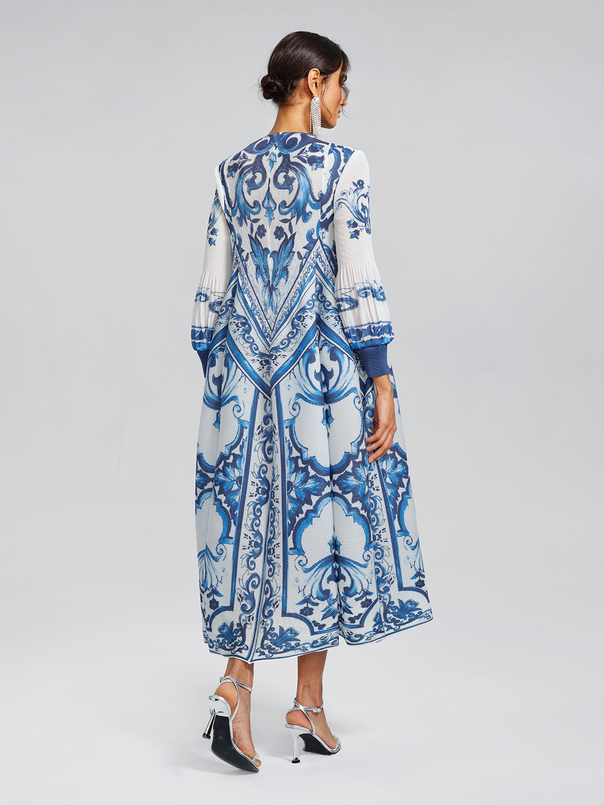 Porcelain-Inspired Pleated Pattern Maxi Dress