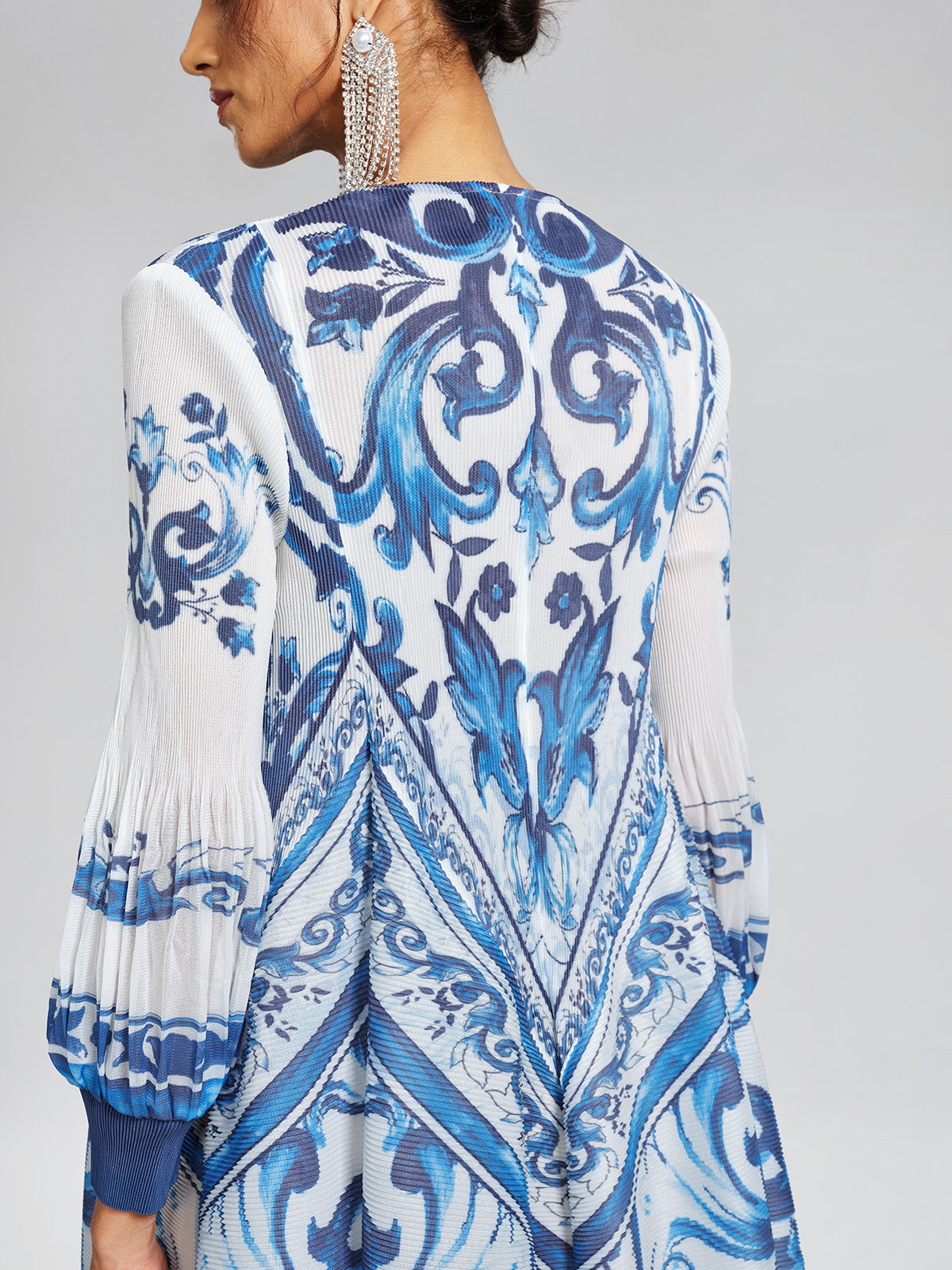 Porcelain-Inspired Pleated Pattern Maxi Dress