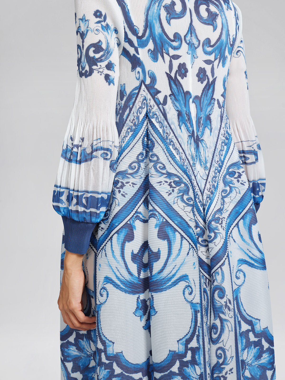 Porcelain-Inspired Pleated Pattern Maxi Dress