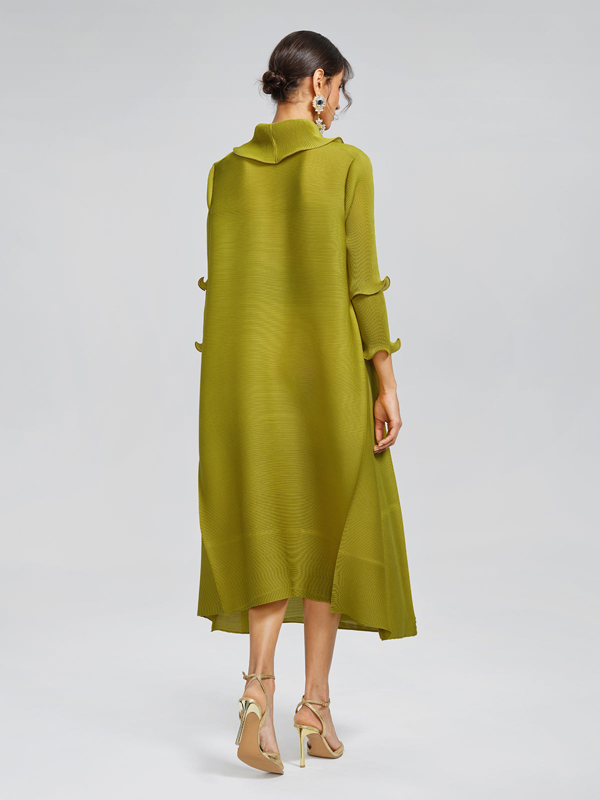 Ruffle Pleated Floral Brooch 3/4-Sleeve Gown