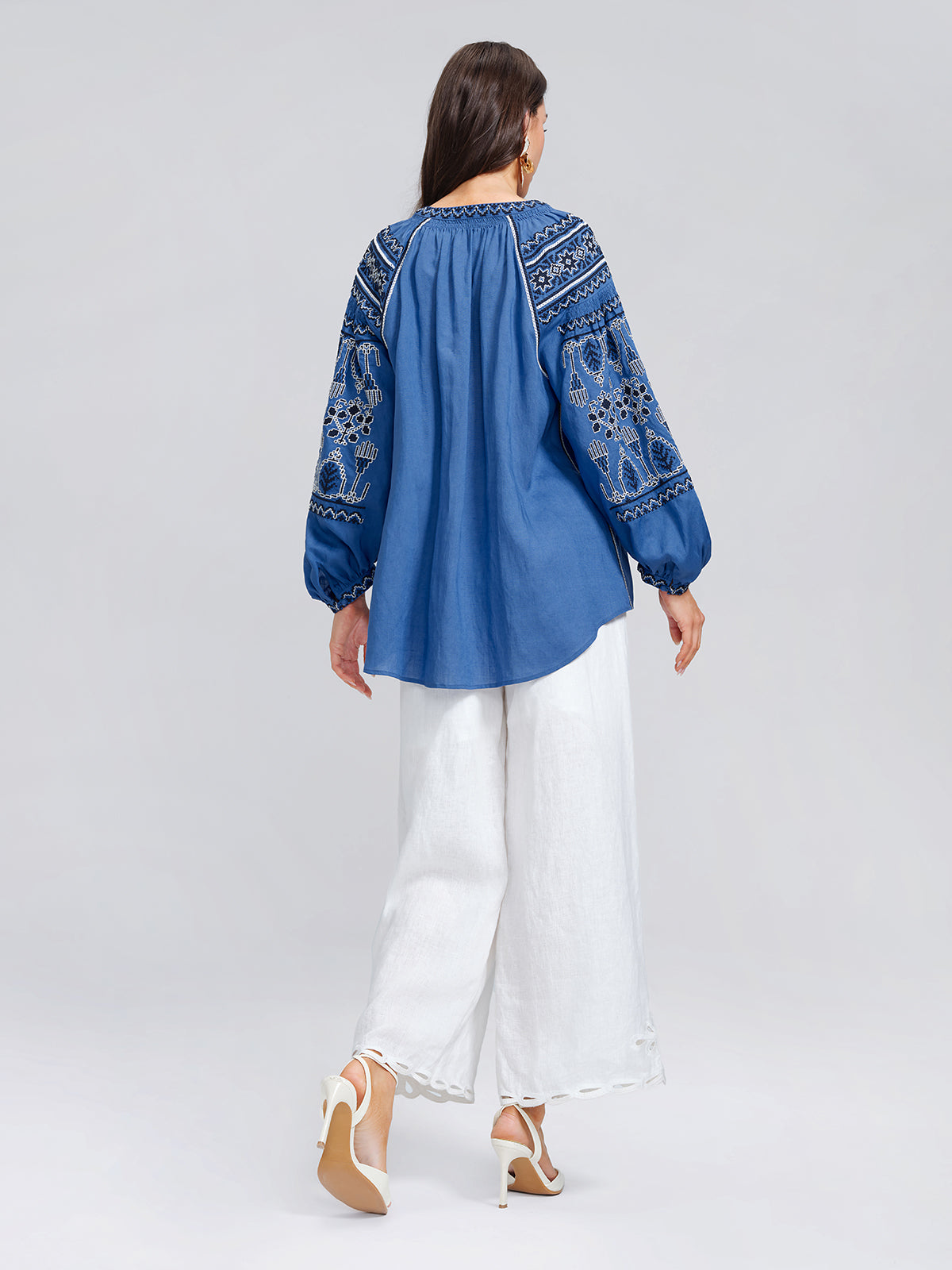 بلوزة رامي بتطريز عرقي وربطة شراشيب